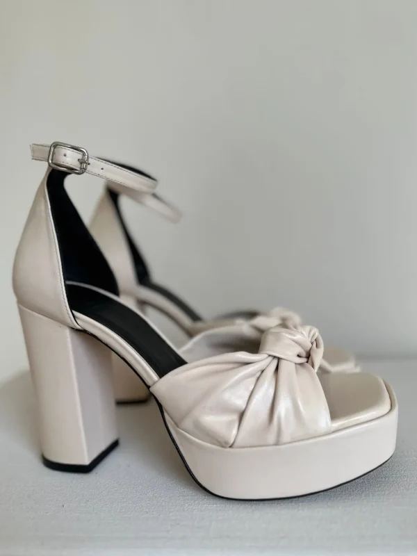 AMAIA LAM-HIEL SANDALEN