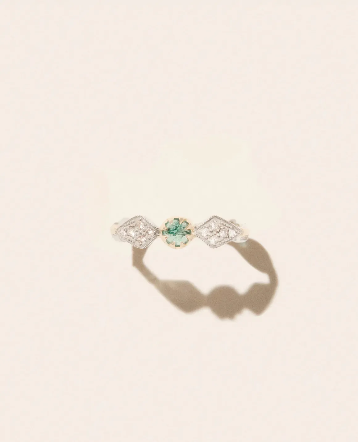 bague_meraude_adle_0.webp Bague émeraude Adèle