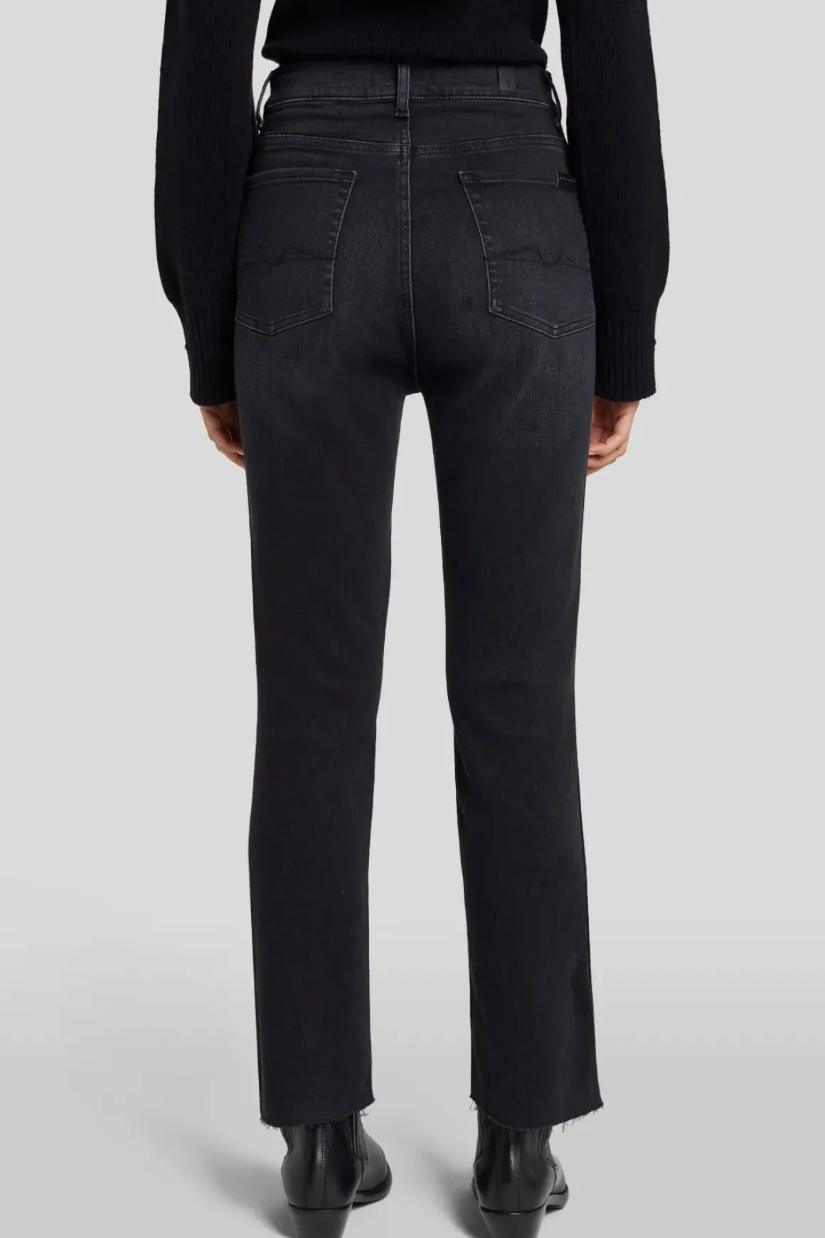 bootcutjeans_met_hoge_tai_1.webp BOOTCUT-JEANS MET HOGE TAILLE