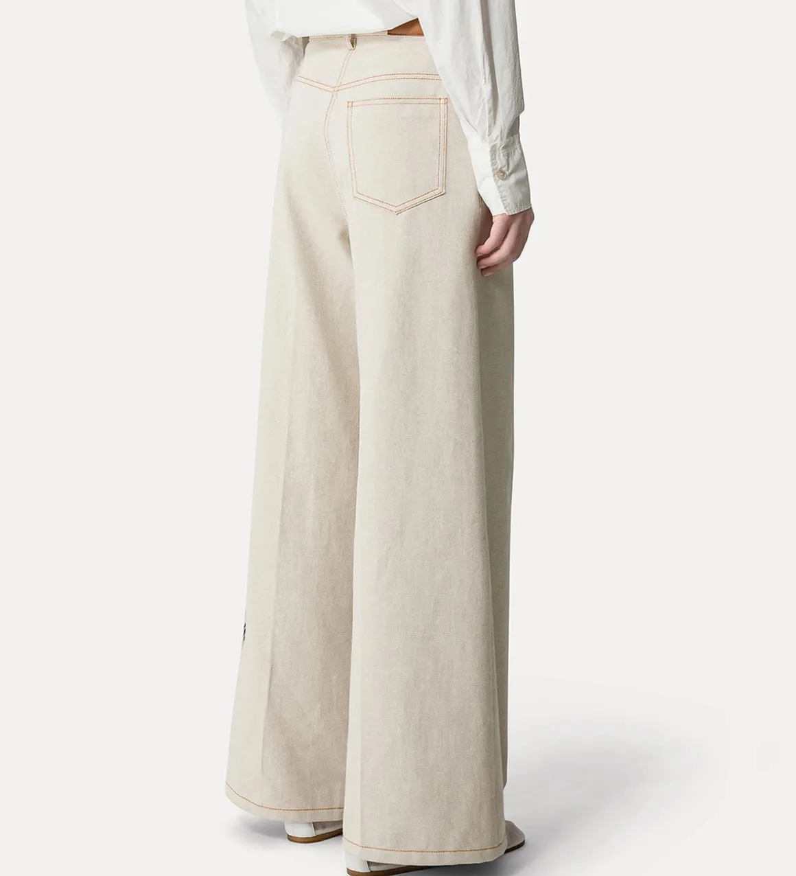 pantalon_en_coton_beige_2.webp Pantalon en coton beige
