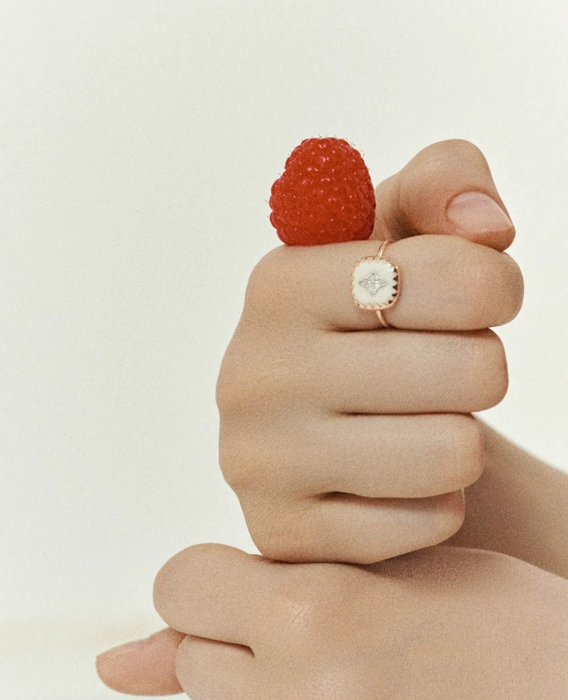 pierrot_witte_ring_1.webp PIERROT WITTE RING