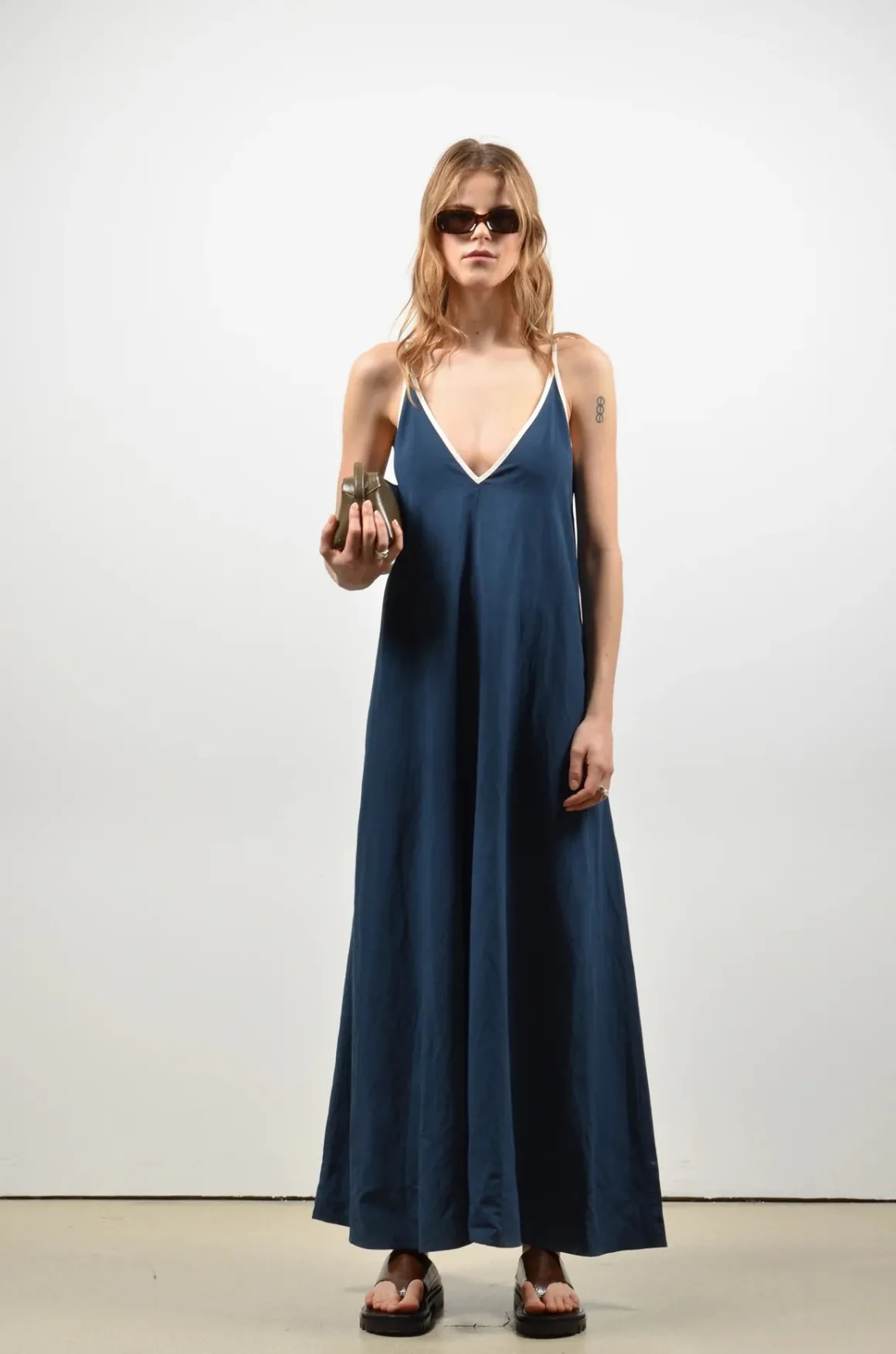 robe_fine_bretelle_domini_0.webp Robe fine bretelle DOMINIC