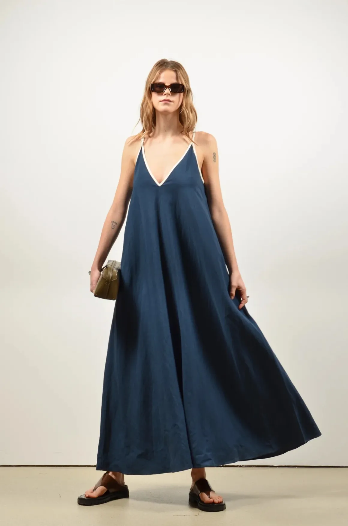 robe_fine_bretelle_domini_1.webp Robe fine bretelle DOMINIC