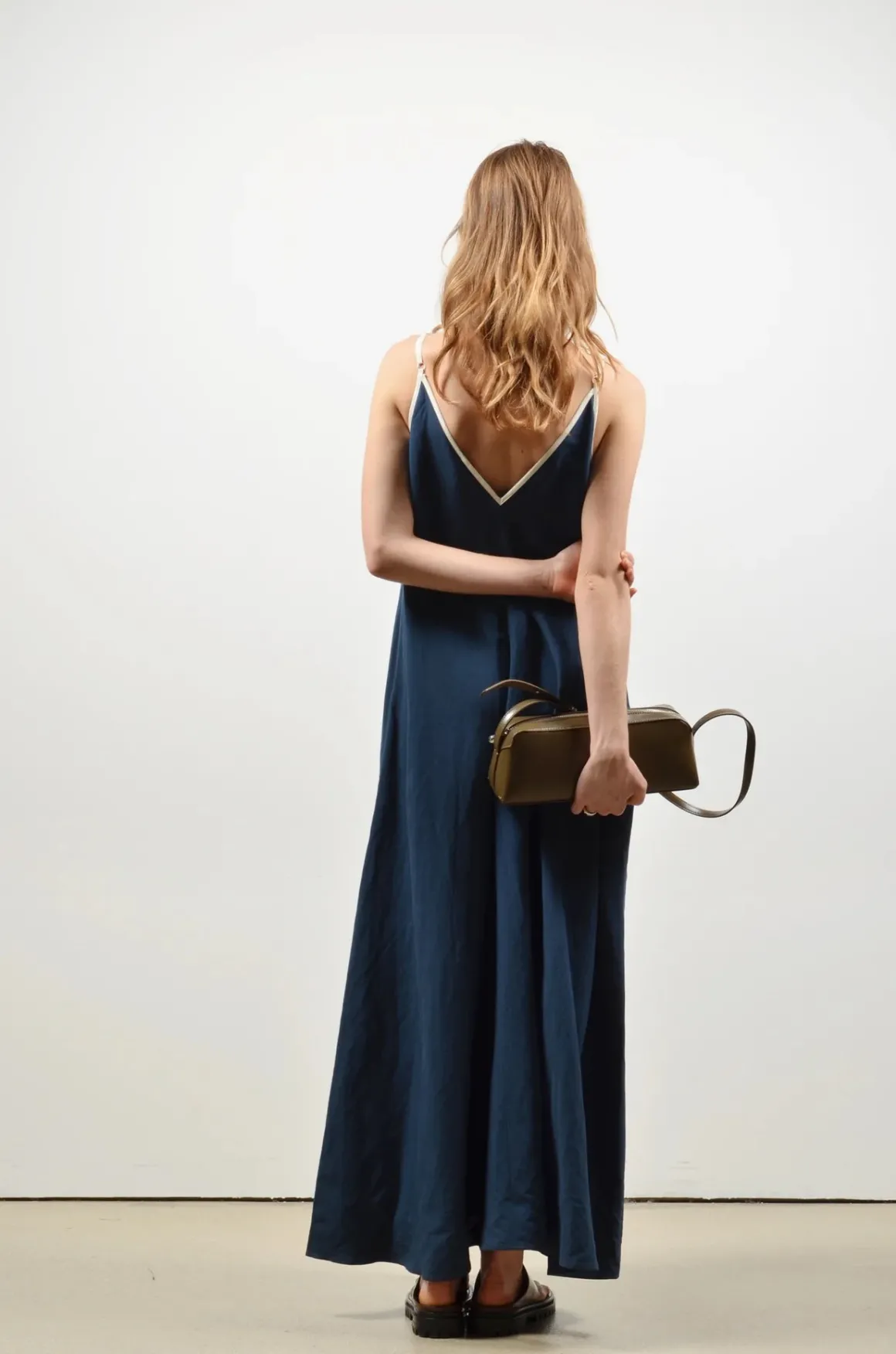 robe_fine_bretelle_domini_2.webp Robe fine bretelle DOMINIC