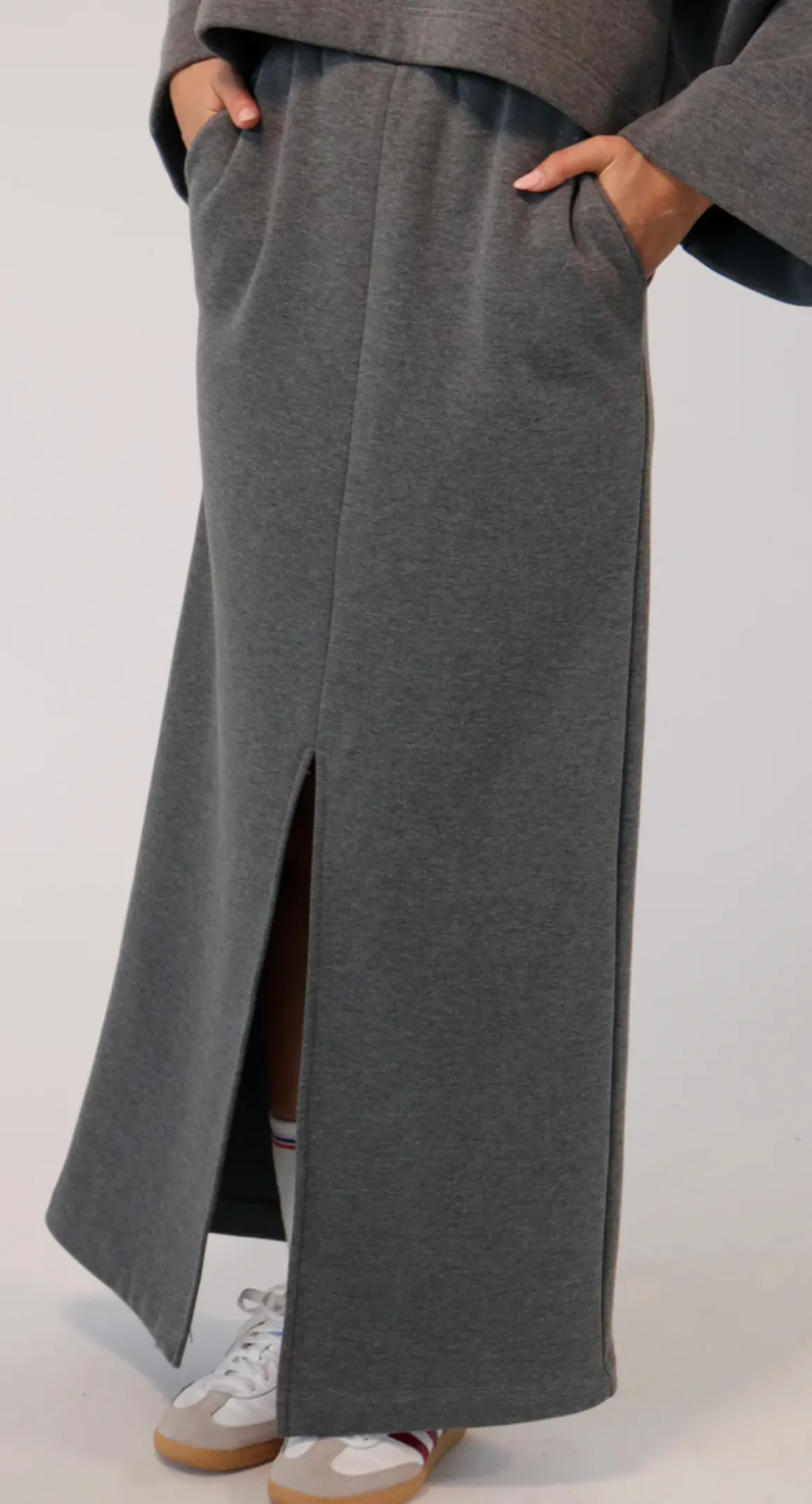 zakia_joggingrok_0.webp ZAKIA joggingrok